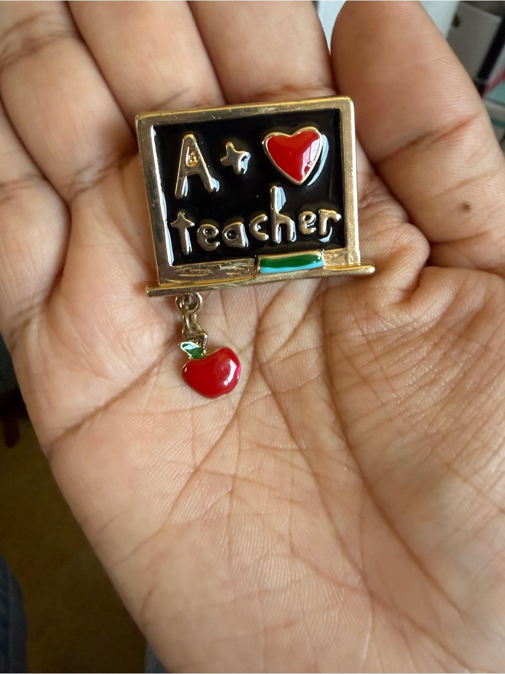 Vintage A+ Teacher Brooch Pin Gold Tone Enamel Chalkboard Dangle Apple Charm VTG - Picture 4 of 6